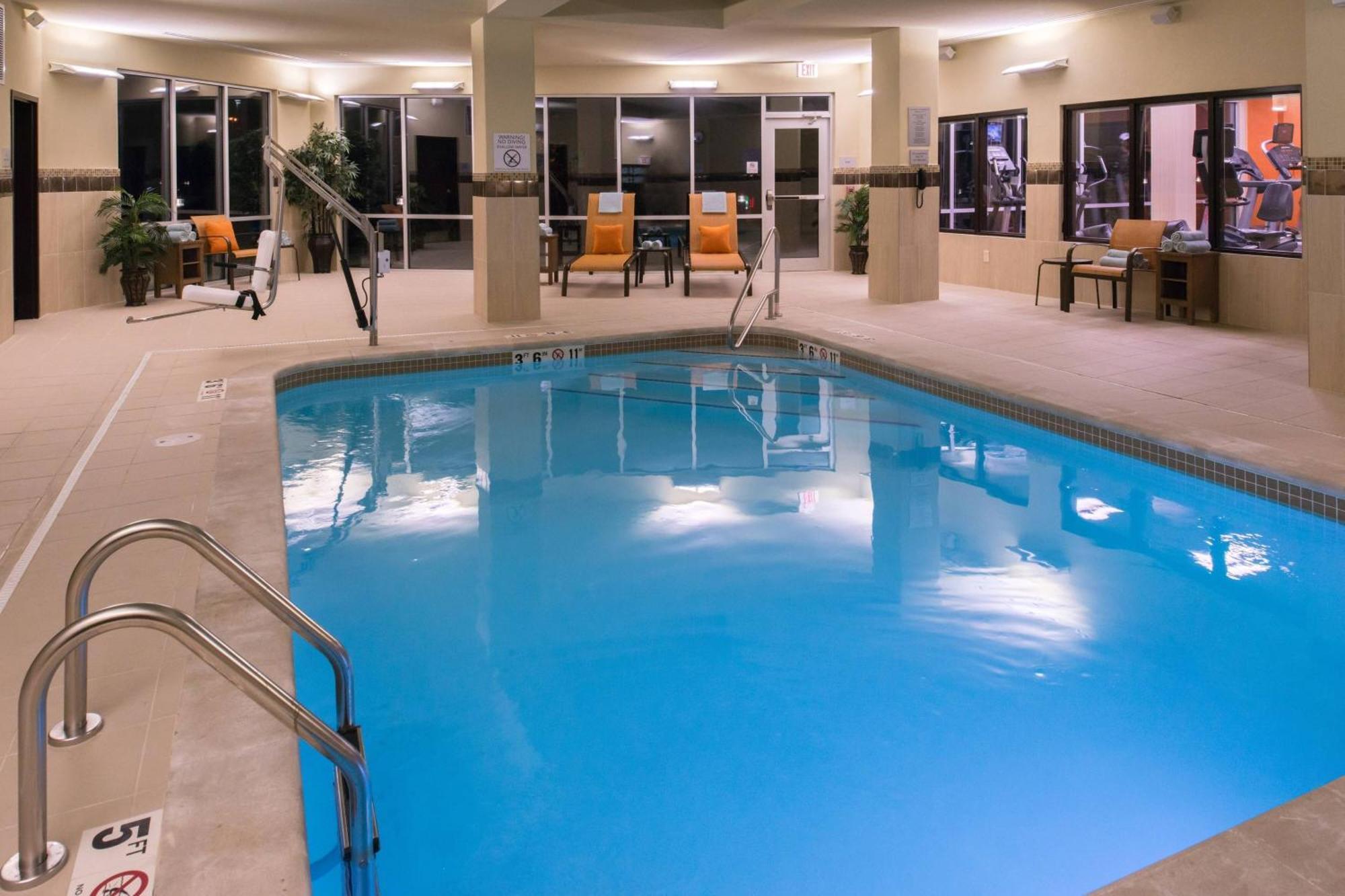 מלון Courtyard By Marriott הוט ספרינגס מראה חיצוני תמונה