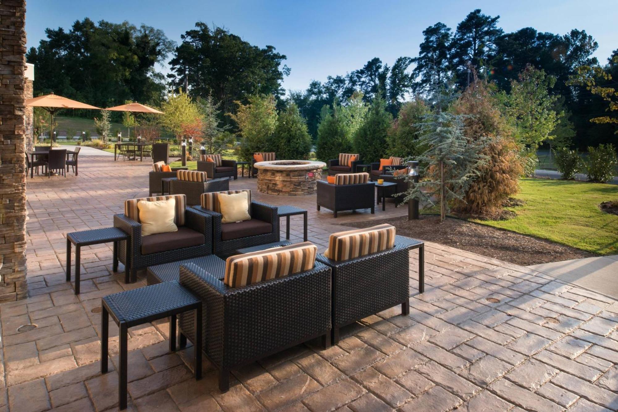 מלון Courtyard By Marriott הוט ספרינגס מראה חיצוני תמונה