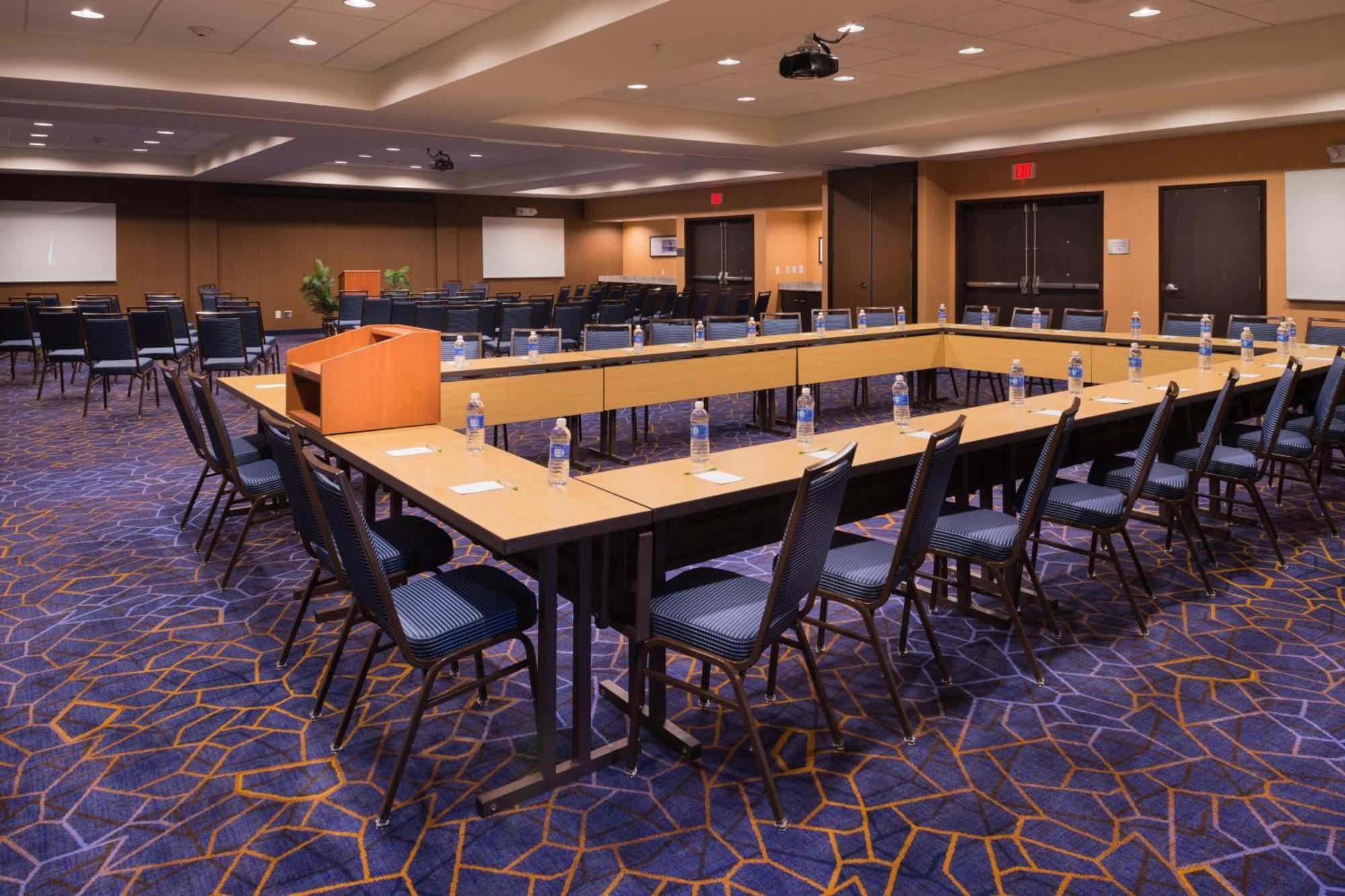 מלון Courtyard By Marriott הוט ספרינגס מראה חיצוני תמונה