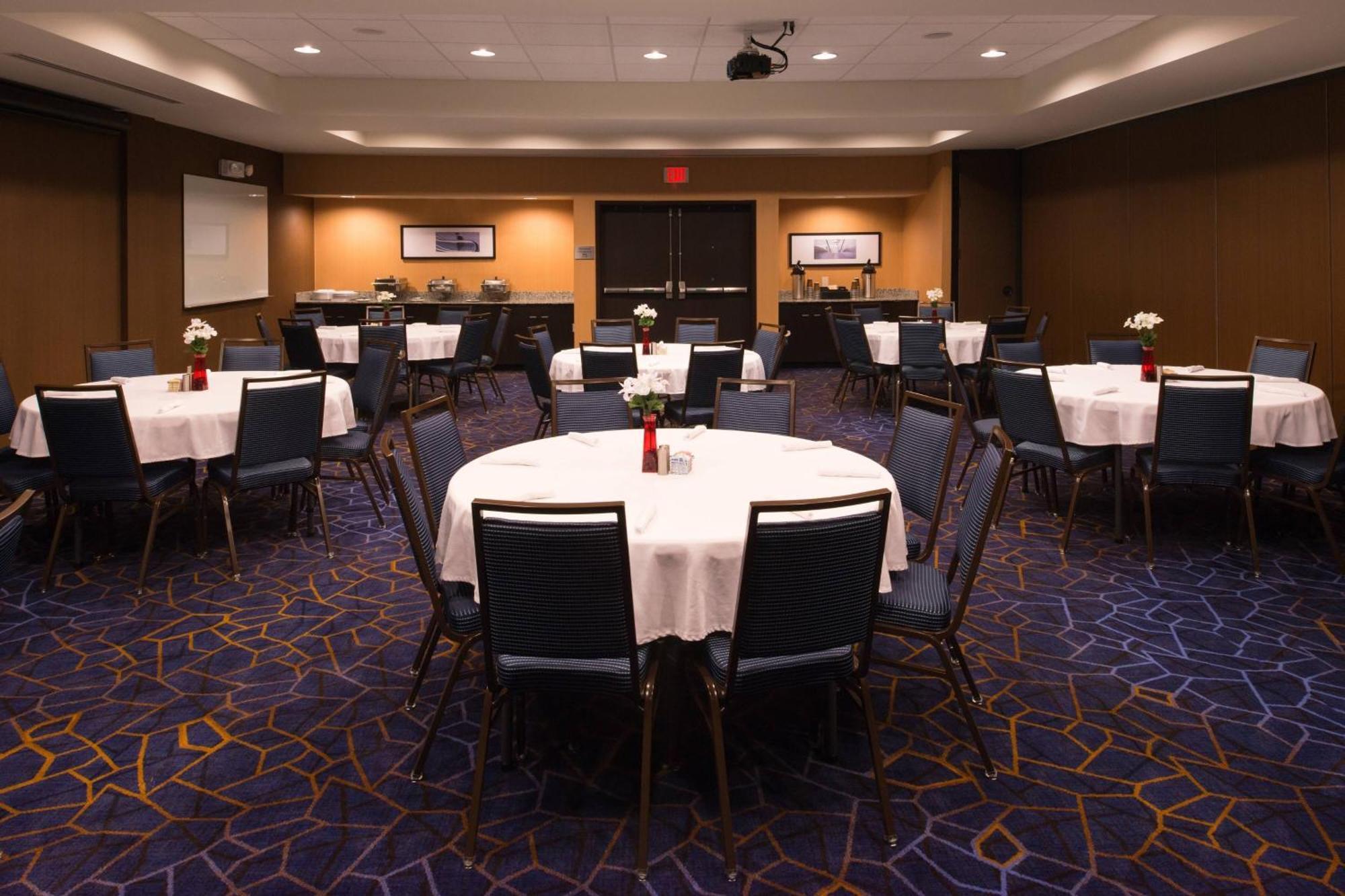 מלון Courtyard By Marriott הוט ספרינגס מראה חיצוני תמונה