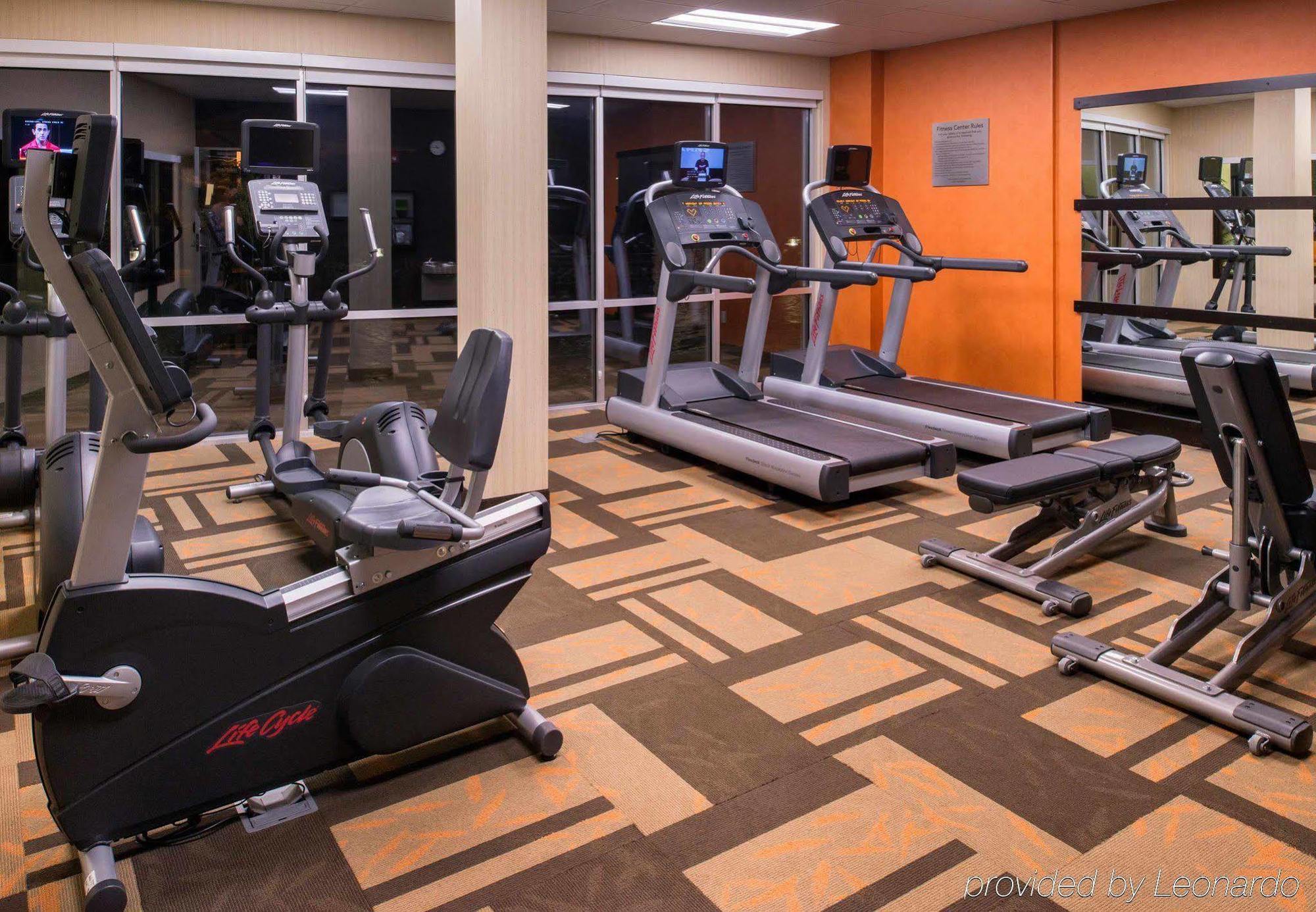 מלון Courtyard By Marriott הוט ספרינגס מראה חיצוני תמונה