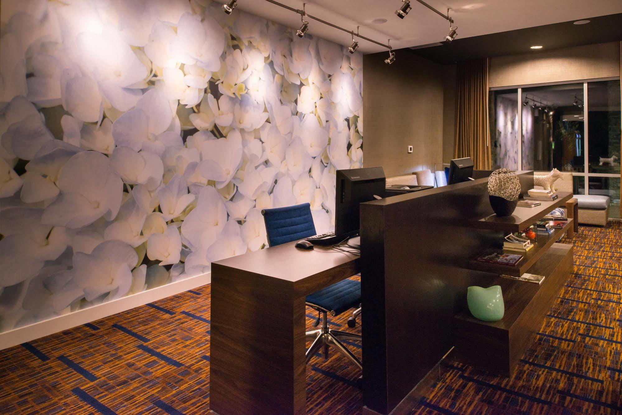 מלון Courtyard By Marriott הוט ספרינגס מראה חיצוני תמונה