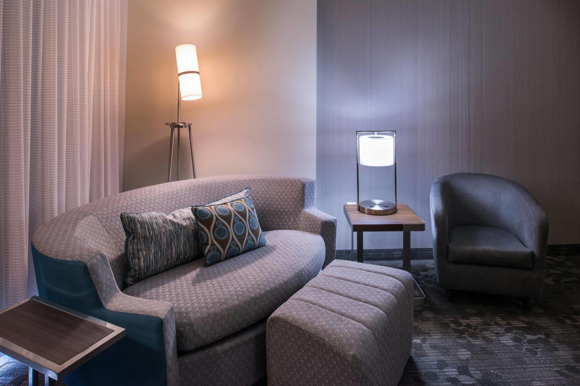 מלון Courtyard By Marriott הוט ספרינגס מראה חיצוני תמונה