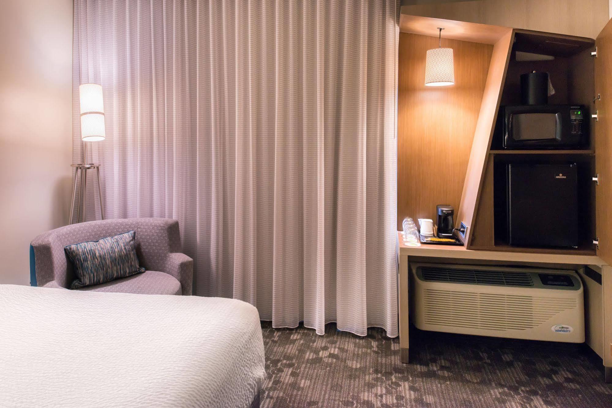 מלון Courtyard By Marriott הוט ספרינגס מראה חיצוני תמונה