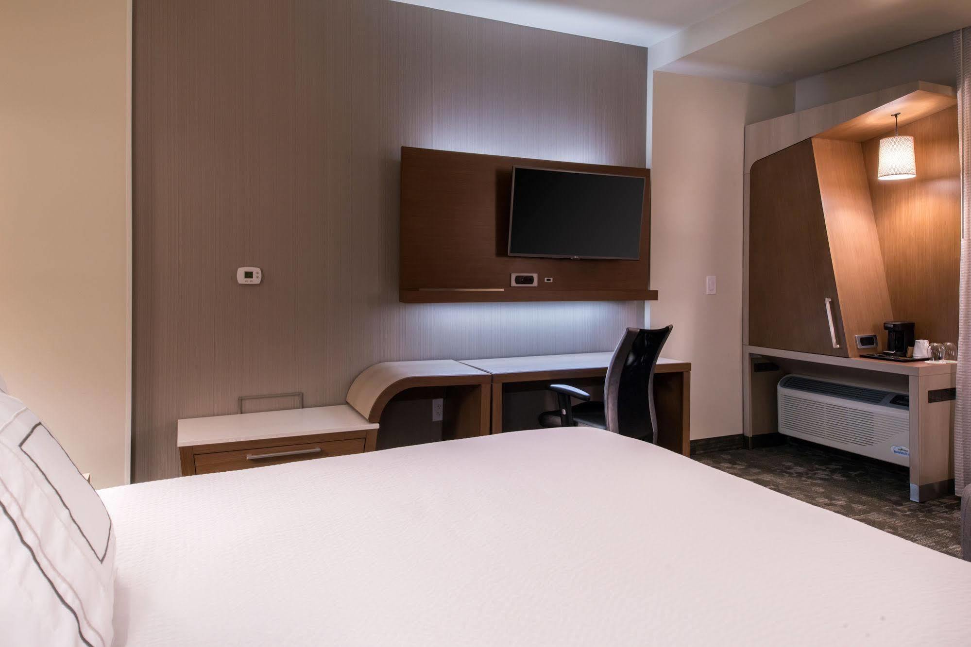 מלון Courtyard By Marriott הוט ספרינגס מראה חיצוני תמונה