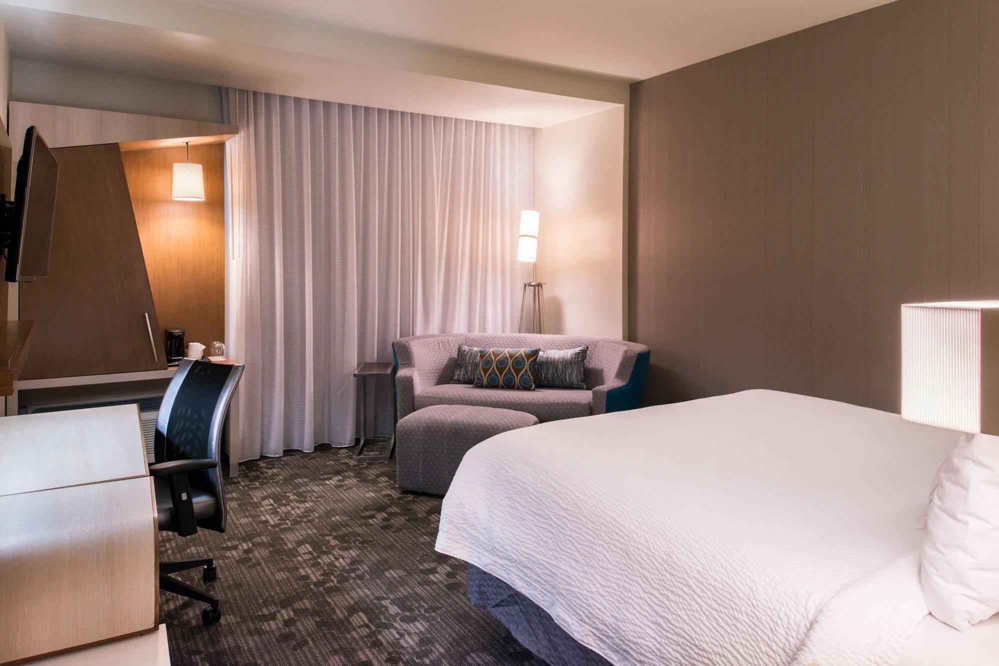 מלון Courtyard By Marriott הוט ספרינגס מראה חיצוני תמונה