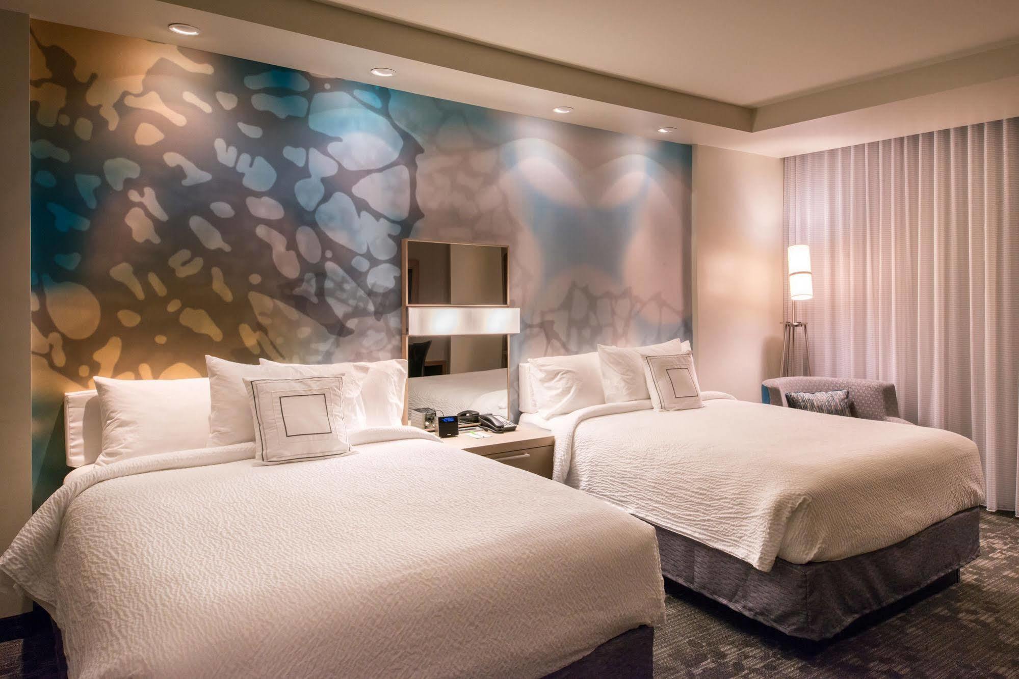 מלון Courtyard By Marriott הוט ספרינגס מראה חיצוני תמונה